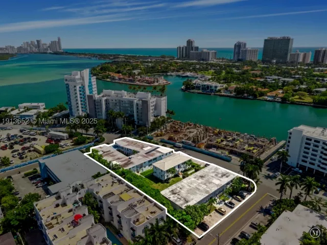 4-bedroom home for sale in Bay Harbor Islands - 10190 E Bay Harbor Dr 13 - MondialRealty