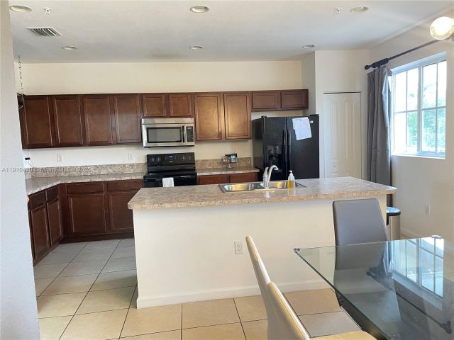 3-bedroom home for rent in Homestead - 27563 SW 139th Psge #A - MondialRealty