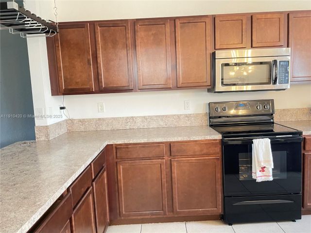 3-bedroom home for rent in Homestead - 27563 SW 139th Psge #A - MondialRealty