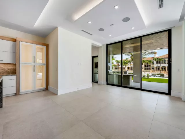 6-bedroom home for sale in Boca Raton - 191 W Coconut Palm Road - MondialRealty