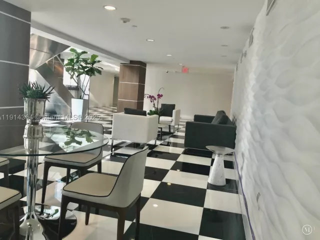 1-bedroom condo for sale in Miami - 1800 N Bayshore Dr 306 - MondialRealty
