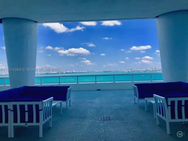 1-bedroom condo for sale in Miami - 1800 N Bayshore Dr 306 - MondialRealty