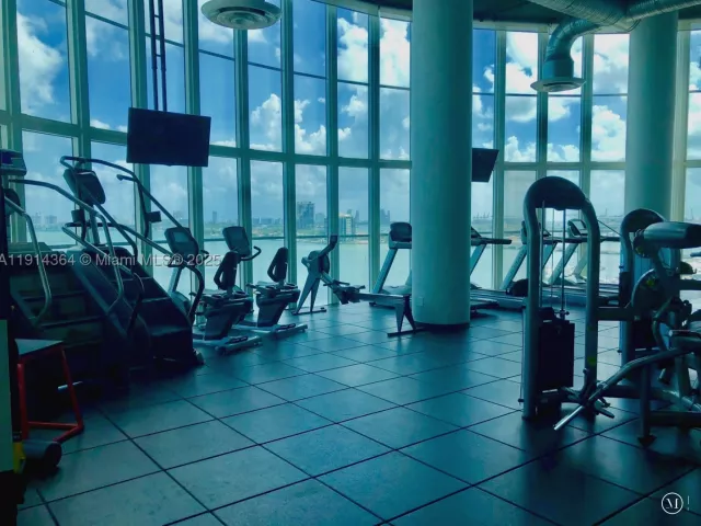 1-bedroom condo for sale in Miami - 1800 N Bayshore Dr 306 - MondialRealty