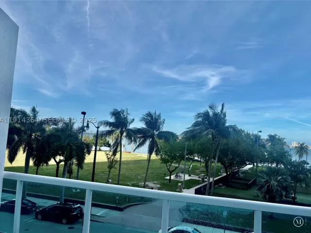 1-bedroom condo for sale in Miami - 1800 N Bayshore Dr 306 - MondialRealty