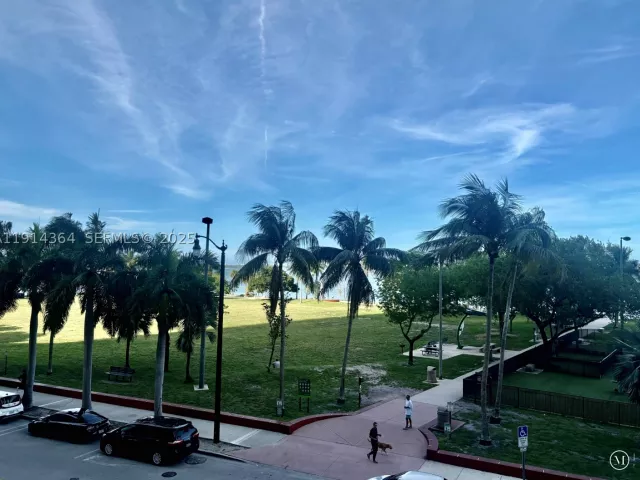 1-bedroom condo for sale in Miami - 1800 N Bayshore Dr 306 - MondialRealty