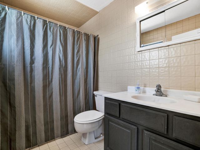 Home for rent at 1901 N Riverside Drive Apt 1 - photo 6831511