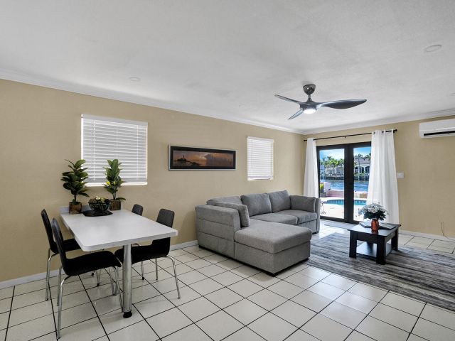 Home for rent at 1901 N Riverside Drive Apt 1 - photo 6831518