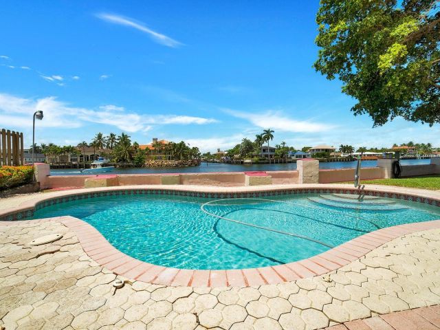 Home for rent at 1901 N Riverside Drive Apt 1 - photo 6831524