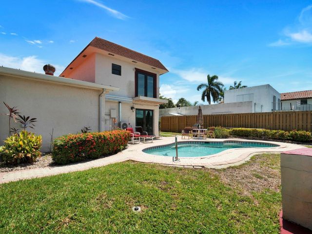 Home for rent at 1901 N Riverside Drive Apt 1 - photo 6831525