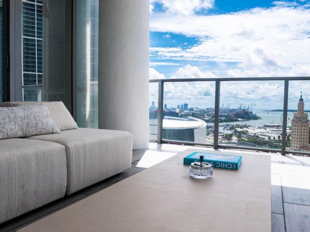 Apartment for sale  Unit #1811 - photo 6789073