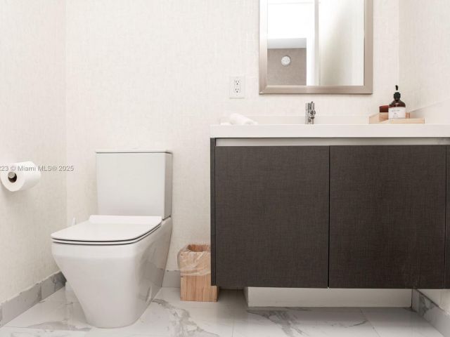 Apartment for sale  Unit #1811 - photo 6789077