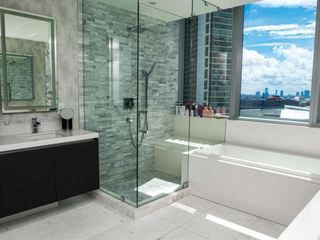 Apartment for sale  Unit #1811 - photo 6789078