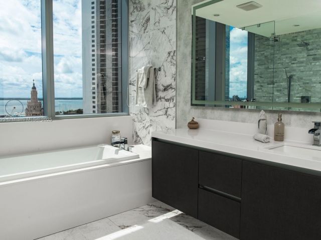 Apartment for sale  Unit #1811 - photo 6789079