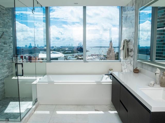 Apartment for sale  Unit #1811 - photo 6789080