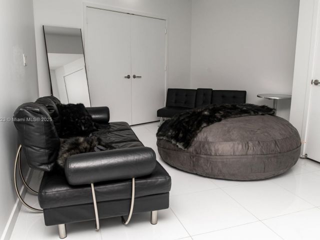 Apartment for sale  Unit #1811 - photo 6789083