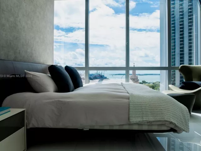 3-bedroom condo for sale in Miami - 851 NE 1st Ave 1811 - MondialRealty