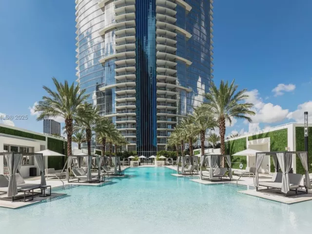 3-bedroom condo for sale in Miami - 851 NE 1st Ave 1811 - MondialRealty