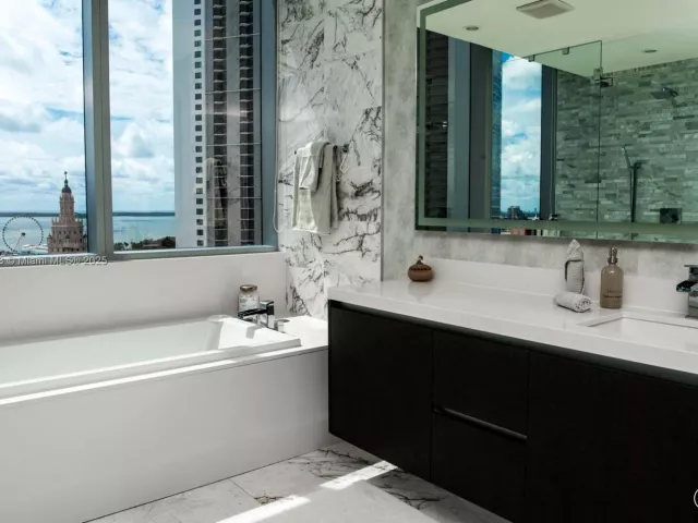3-bedroom condo for sale in Miami - 851 NE 1st Ave 1811 - MondialRealty