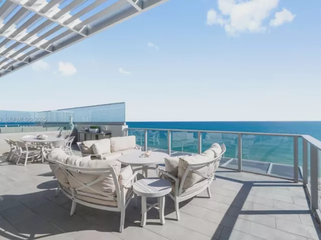 4-bedroom condo for sale in Fort Lauderdale - 2200 N Ocean Blvd N605 - MondialRealty
