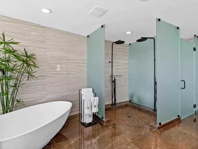 4-bedroom condo for sale in Fort Lauderdale - 2200 N Ocean Blvd N605 - MondialRealty