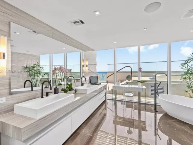 4-bedroom condo for sale in Fort Lauderdale - 2200 N Ocean Blvd N605 - MondialRealty