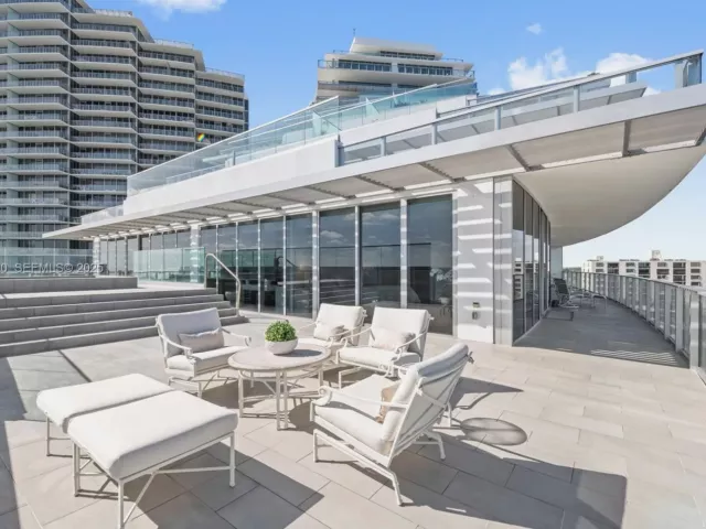 4-bedroom condo for sale in Fort Lauderdale - 2200 N Ocean Blvd N605 - MondialRealty