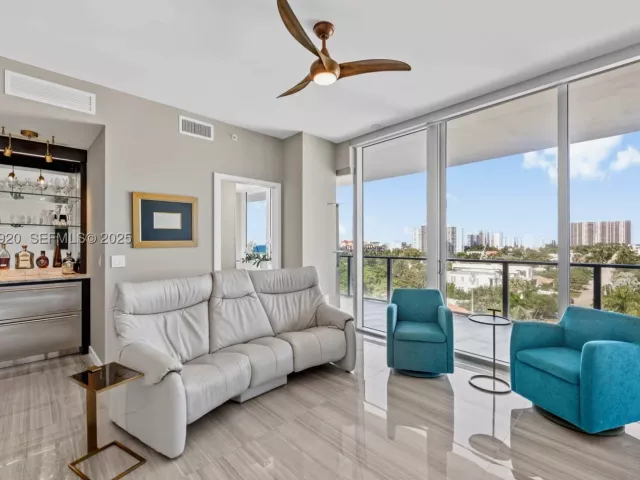 4-bedroom condo for sale in Fort Lauderdale - 2200 N Ocean Blvd N605 - MondialRealty