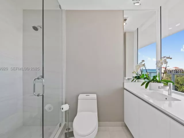 4-bedroom condo for sale in Fort Lauderdale - 2200 N Ocean Blvd N605 - MondialRealty