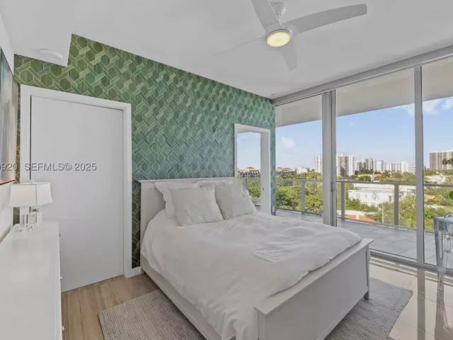 4-bedroom condo for sale in Fort Lauderdale - 2200 N Ocean Blvd N605 - MondialRealty