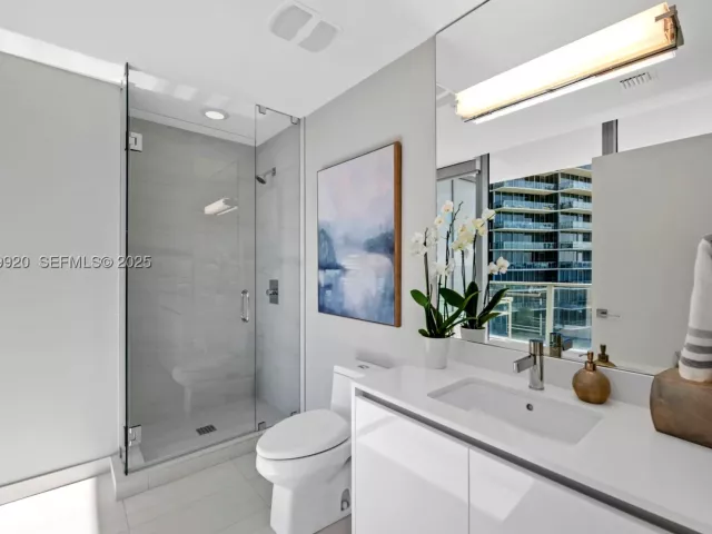 4-bedroom condo for sale in Fort Lauderdale - 2200 N Ocean Blvd N605 - MondialRealty