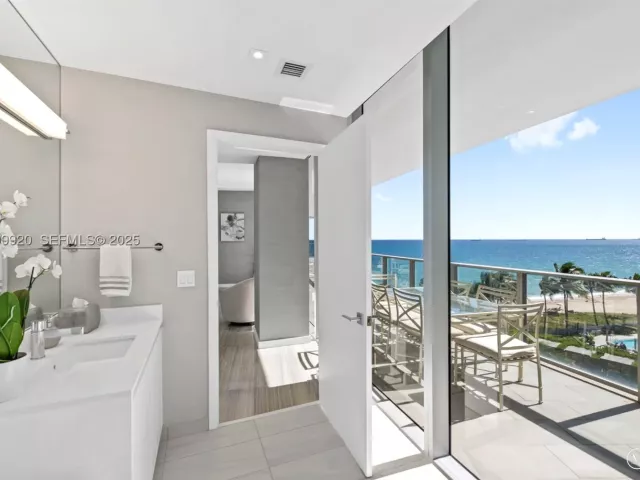 4-bedroom condo for sale in Fort Lauderdale - 2200 N Ocean Blvd N605 - MondialRealty