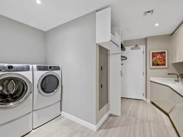 4-bedroom condo for sale in Fort Lauderdale - 2200 N Ocean Blvd N605 - MondialRealty