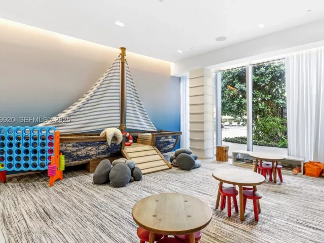 4-bedroom condo for sale in Fort Lauderdale - 2200 N Ocean Blvd N605 - MondialRealty