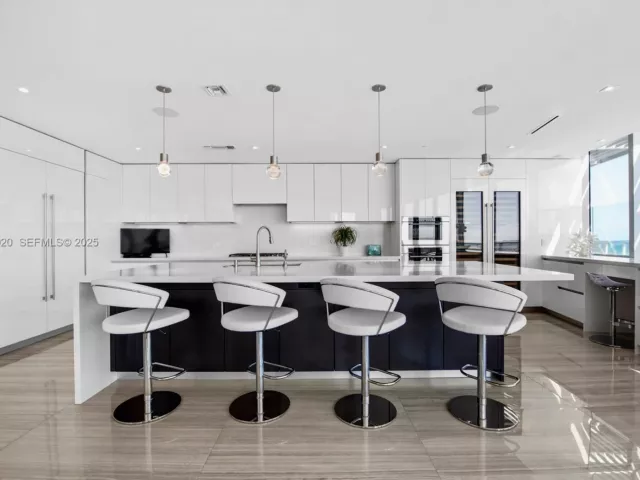 4-bedroom condo for sale in Fort Lauderdale - 2200 N Ocean Blvd N605 - MondialRealty