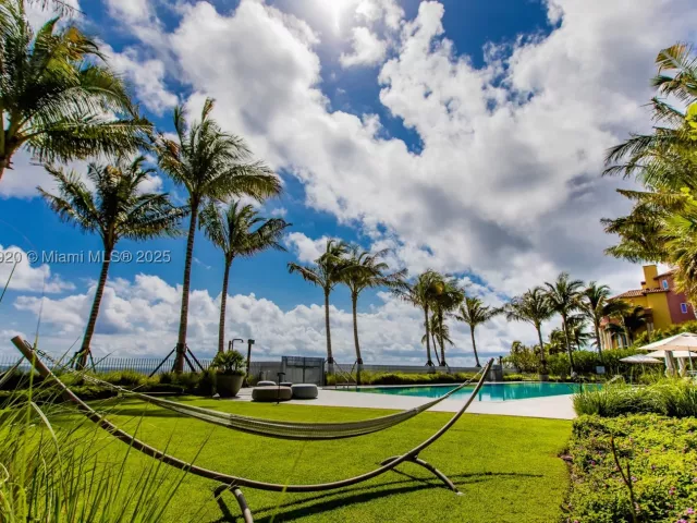 4-bedroom condo for sale in Fort Lauderdale - 2200 N Ocean Blvd N605 - MondialRealty