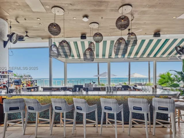 4-bedroom condo for sale in Fort Lauderdale - 2200 N Ocean Blvd N605 - MondialRealty