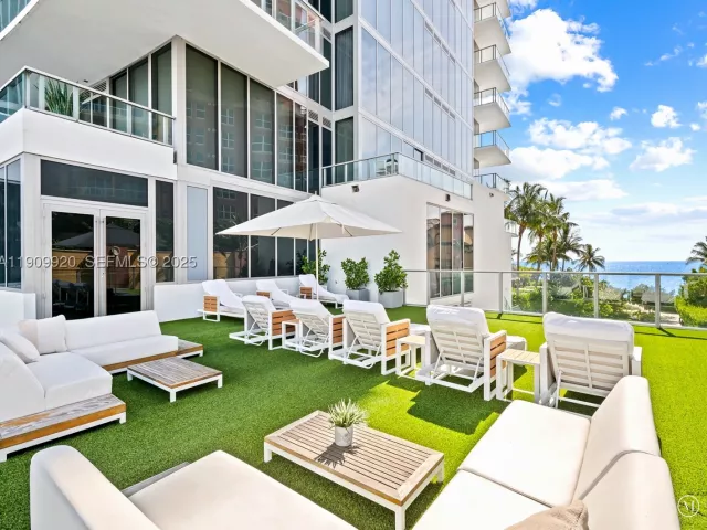 4-bedroom condo for sale in Fort Lauderdale - 2200 N Ocean Blvd N605 - MondialRealty