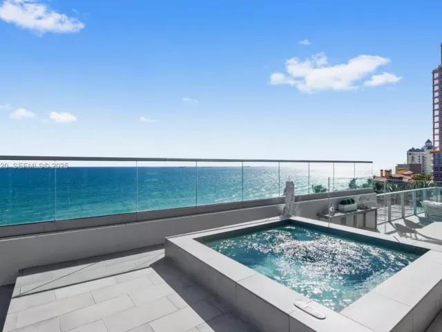 4-bedroom condo for sale in Fort Lauderdale - 2200 N Ocean Blvd N605 - MondialRealty