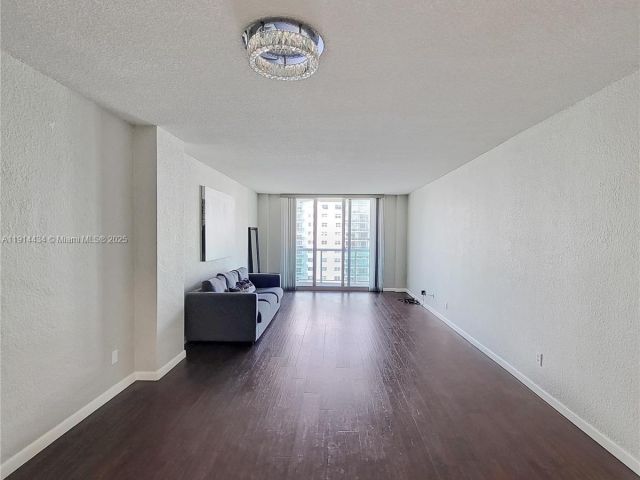 1-bedroom condo for rent in Sunny Isles Beach - 19380 Collins Ave 1107 - MondialRealty