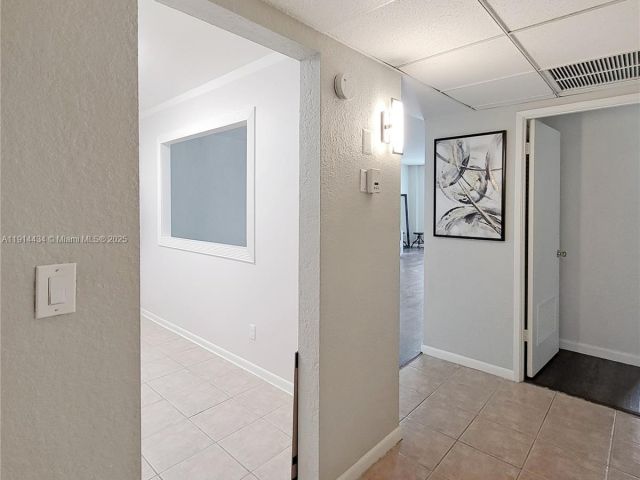 1-bedroom condo for rent in Sunny Isles Beach - 19380 Collins Ave 1107 - MondialRealty