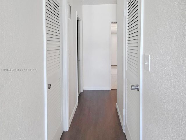 1-bedroom condo for rent in Sunny Isles Beach - 19380 Collins Ave 1107 - MondialRealty