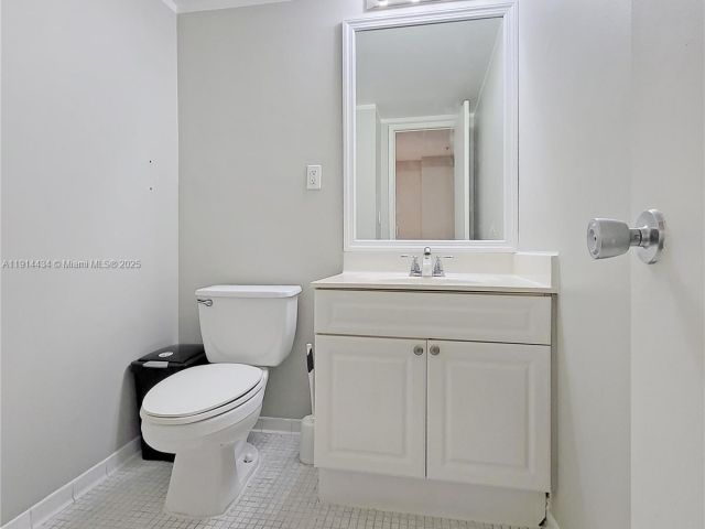 1-bedroom condo for rent in Sunny Isles Beach - 19380 Collins Ave 1107 - MondialRealty