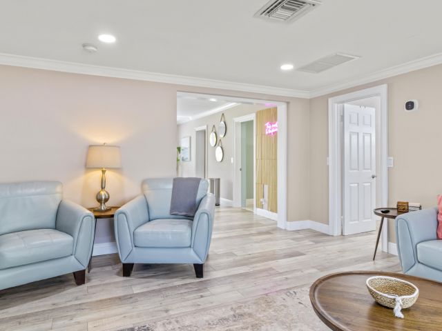 Home for rent at 215 NE 17th Street - photo 6798597