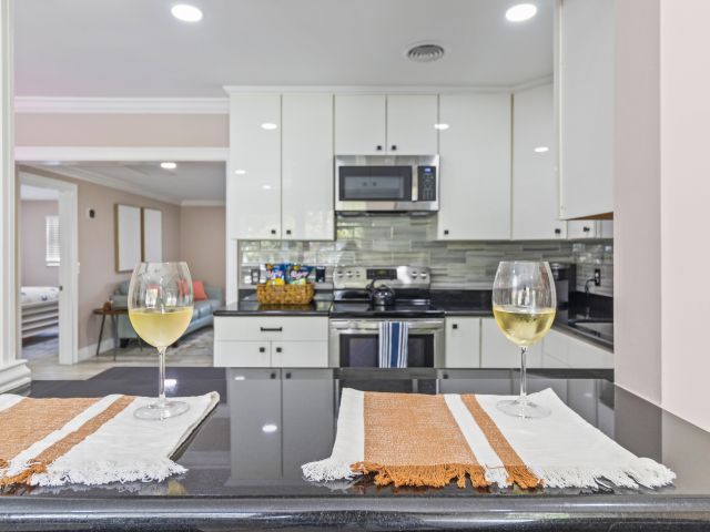 Home for rent at 215 NE 17th Street - photo 6798604