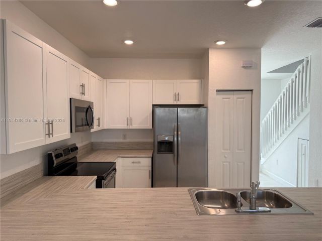 3-bedroom home for rent in Miami - 685 NE 208th Ter 685 - MondialRealty