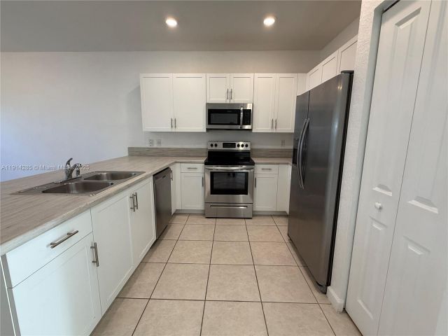 3-bedroom home for rent in Miami - 685 NE 208th Ter 685 - MondialRealty