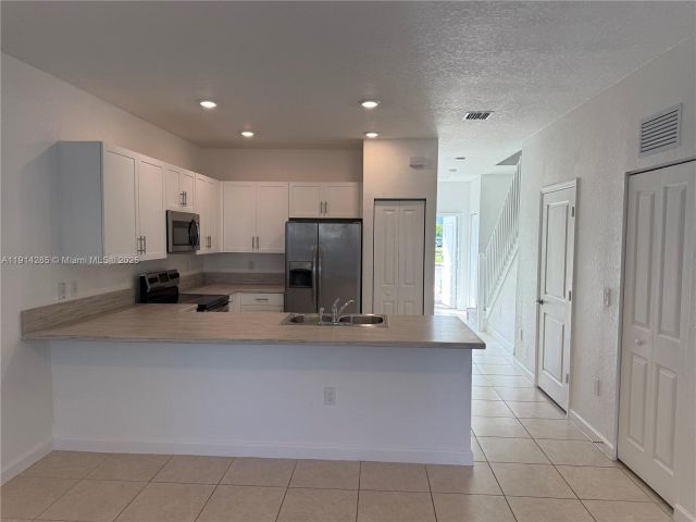3-bedroom home for rent in Miami - 685 NE 208th Ter 685 - MondialRealty