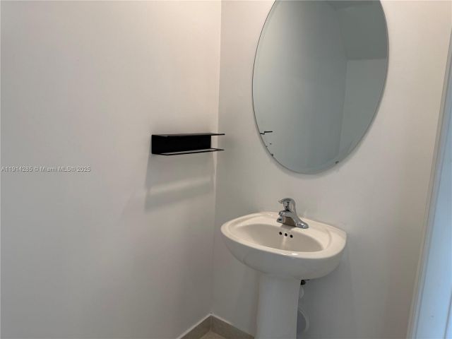 3-bedroom home for rent in Miami - 685 NE 208th Ter 685 - MondialRealty