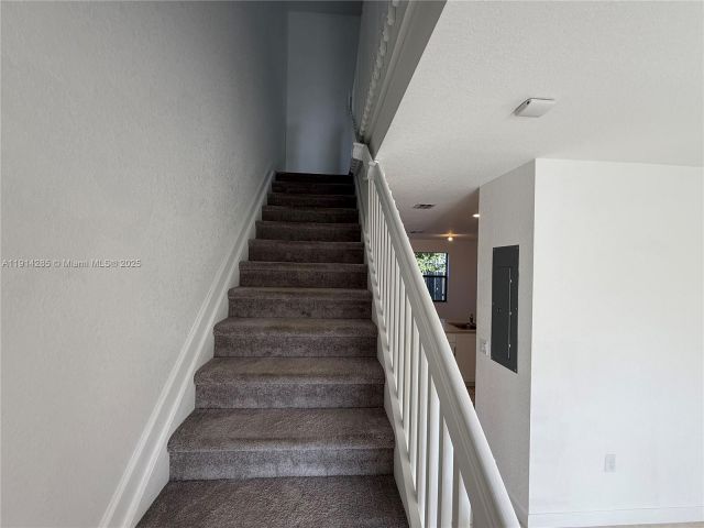 3-bedroom home for rent in Miami - 685 NE 208th Ter 685 - MondialRealty