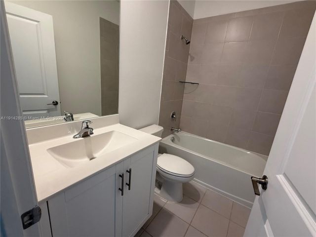 3-bedroom home for rent in Miami - 685 NE 208th Ter 685 - MondialRealty